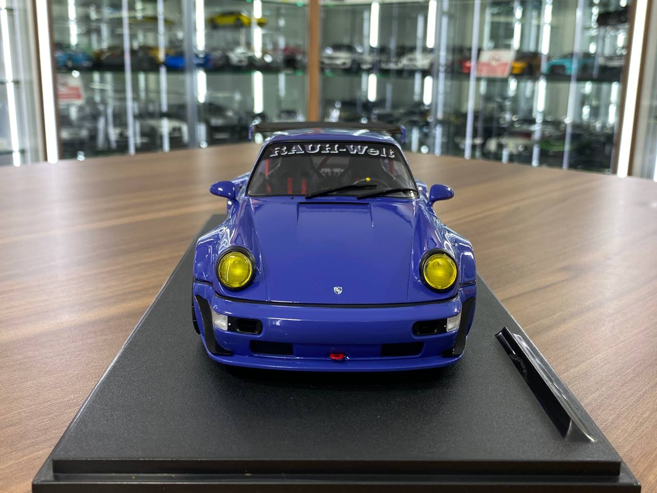 1/18 Diecast Porsche RWB - Champagne by Solido in blue