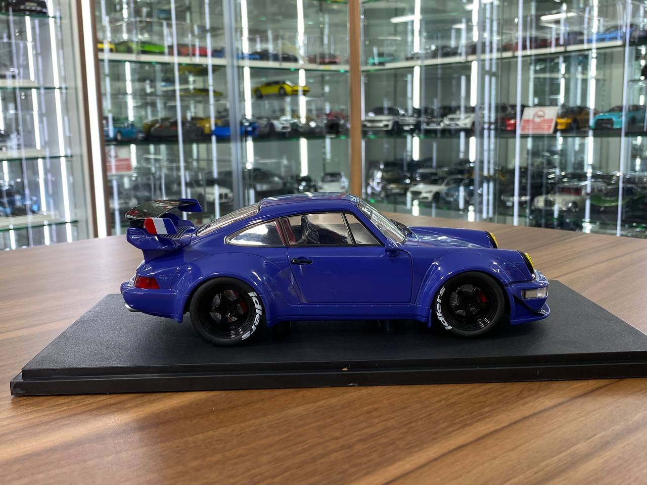 1/18 Diecast Porsche RWB - Champagne by Solido in blue