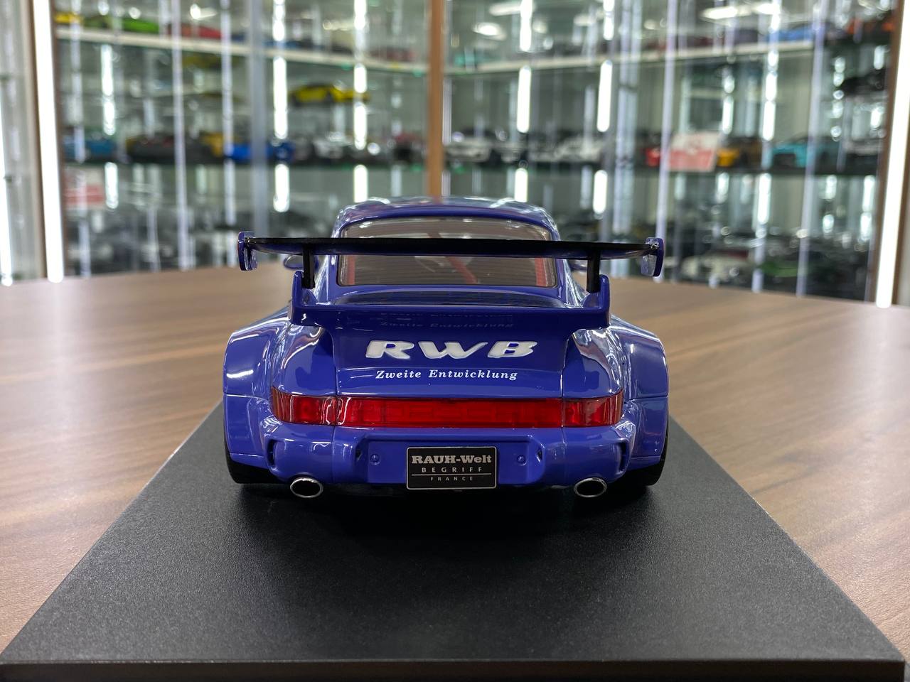 1/18 Diecast Porsche RWB - Champagne by Solido in blue
