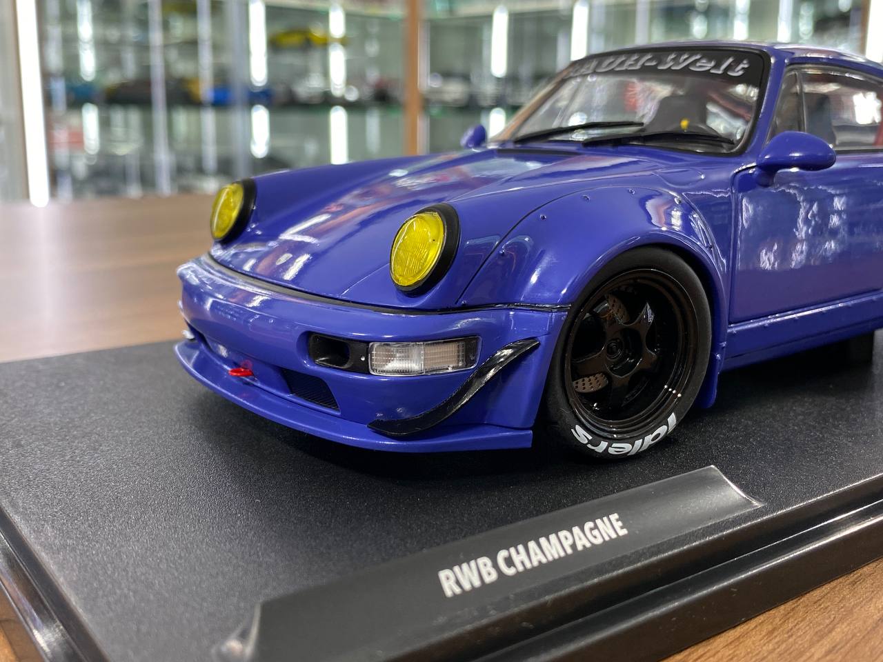 1/18 Diecast Porsche RWB - Champagne by Solido in blue
