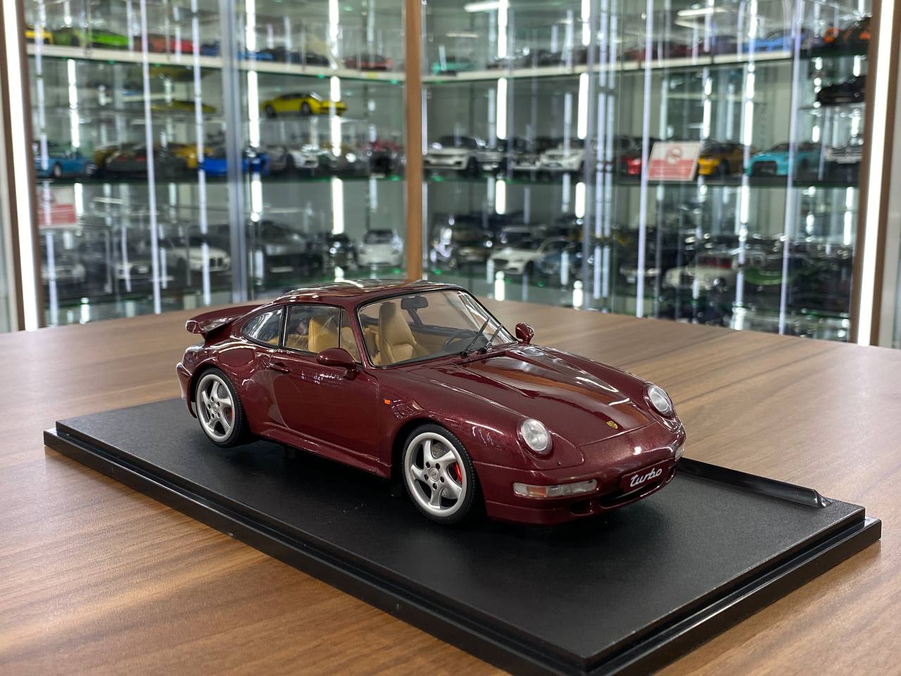 1/18 Diecast Porsche 911 (993) TURBO Brown by Solido