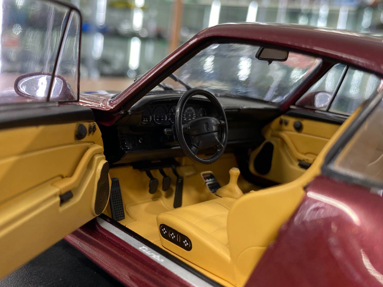 1/18 Diecast Porsche 911 (993) TURBO Brown by Solido