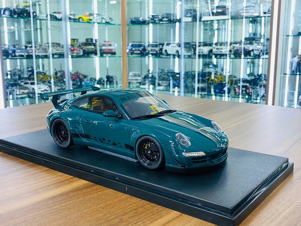 1/18 Resin GT Spirit Porsche RWB SYUNKASHUTO - Limited Edition