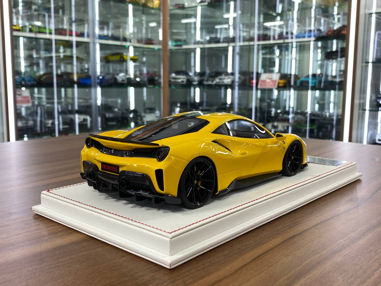 1/18 Resin Ferrari 488 PISTA Novitec by Davis & Giovanni in Giallo Modena, silver/black stripe Limited- 30 pcs