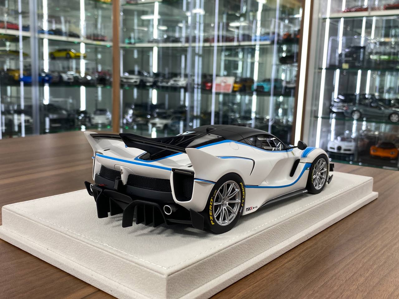 1/18 Resin Hermes Collection Ferrari FXX K EVO in Matt White/ blue stripe Limited- 15 pcs