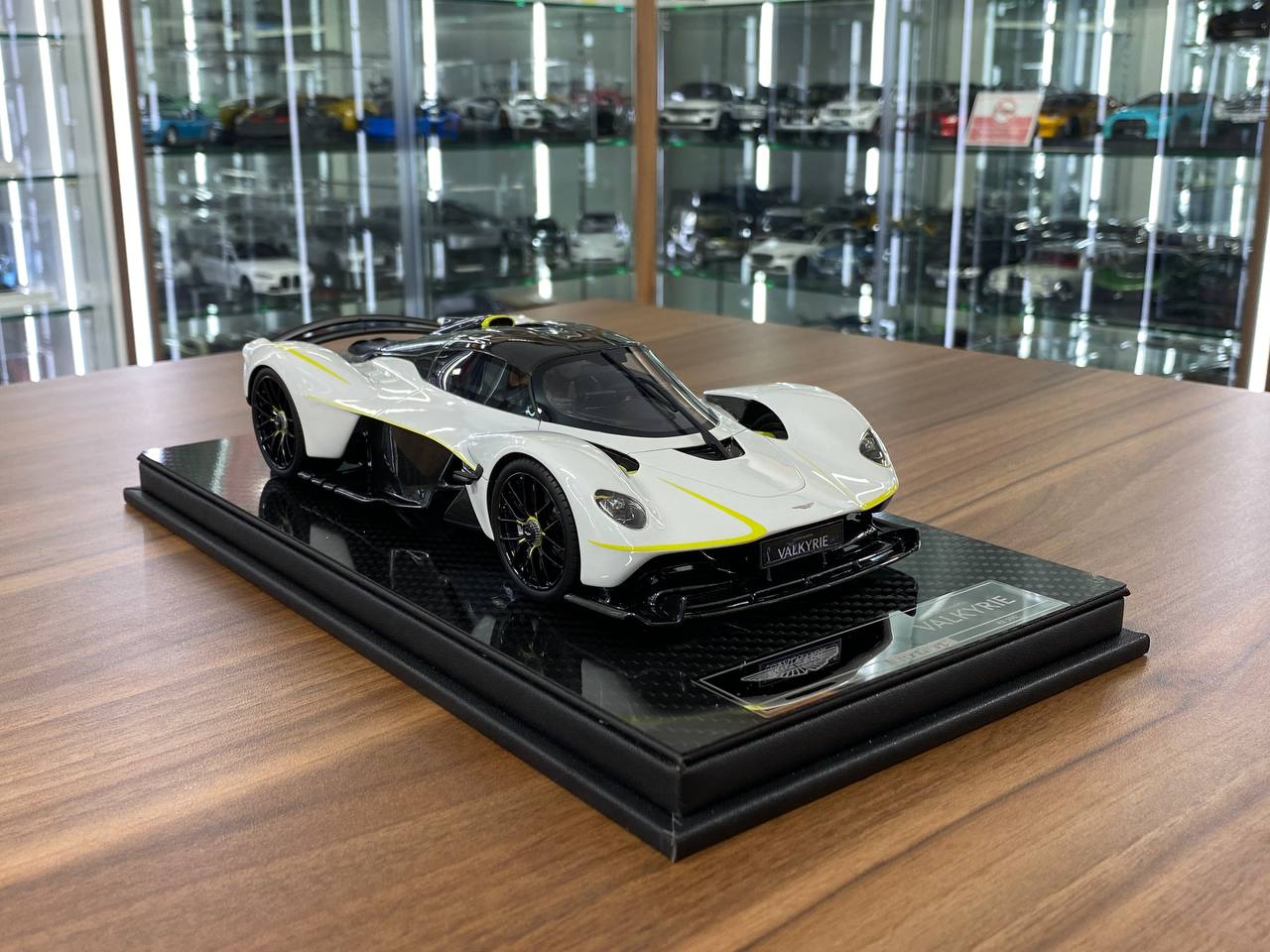 1/18 Resin Model Fronti Art Aston Martin Valkyrie Pearl White Limited 300 units