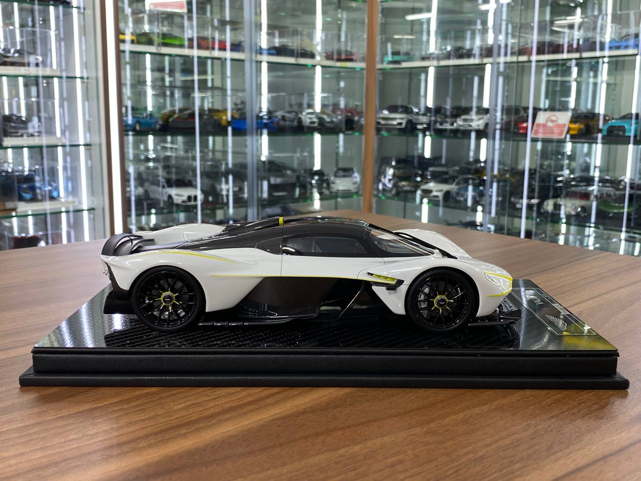 1/18 Resin Model Fronti Art Aston Martin Valkyrie Pearl White Limited 300 units