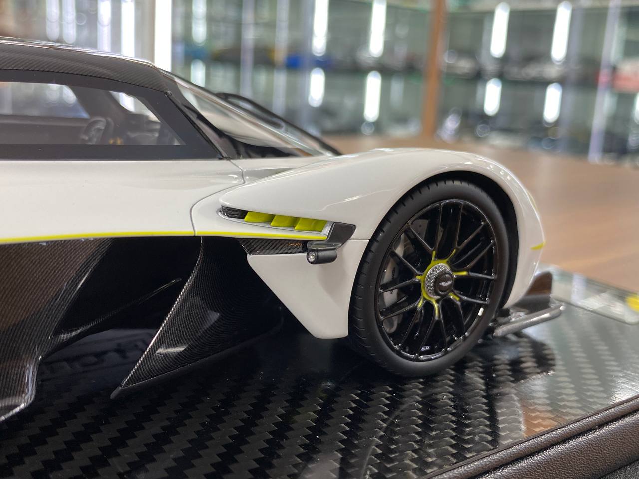 1/18 Resin Model Fronti Art Aston Martin Valkyrie Pearl White Limited 300 units
