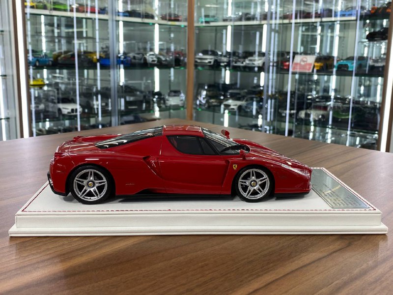 1/18 Resin Ferrari Enzo | Davis & Giovanni | Limited 30 pcs | Rosso Corsa / Black, Red Interior