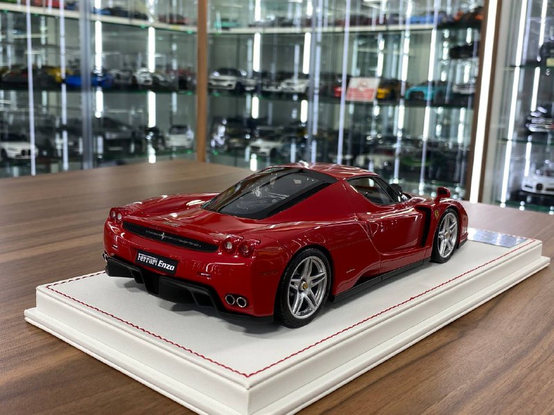 1/18 Resin Ferrari Enzo | Davis & Giovanni | Limited 30 pcs | Rosso Corsa / Black, Red Interior