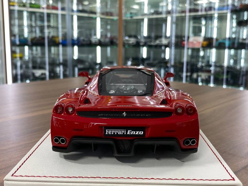1/18 Resin Ferrari Enzo | Davis & Giovanni | Limited 30 pcs | Rosso Corsa / Black, Red Interior