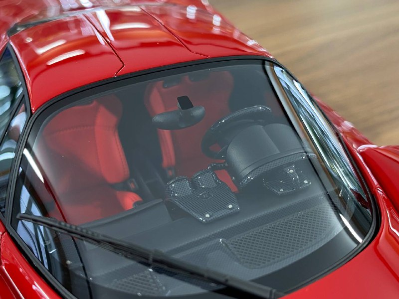 1/18 Resin Ferrari Enzo | Davis & Giovanni | Limited 30 pcs | Rosso Corsa / Black, Red Interior