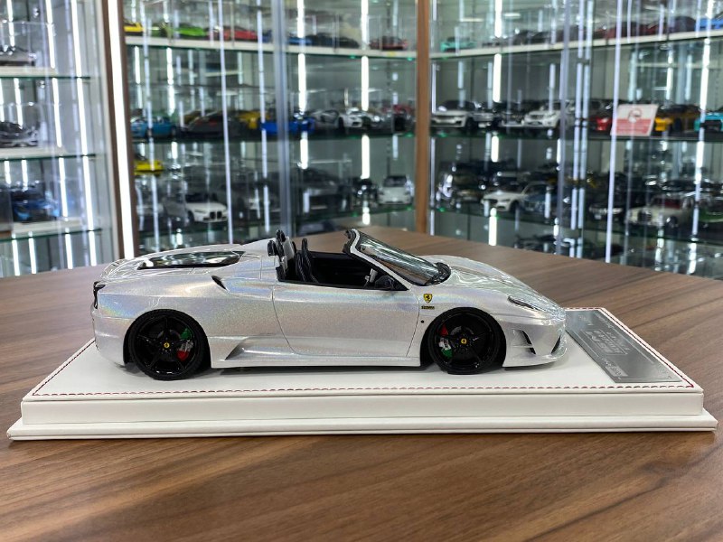 1/18 Resin Ferrari 16M Scuderia Spider Novitec | Davis & Giovanni | Limited 10 pcs | Fantasy White with Italia Stripe