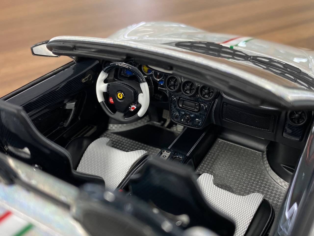 1/18 Resin Ferrari 16M Scuderia Spider Novitec | Davis & Giovanni | Limited 10 pcs | Fantasy White with Italia Stripe