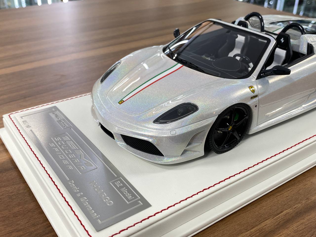 1/18 Resin Ferrari 16M Scuderia Spider Novitec | Davis & Giovanni | Limited 10 pcs | Fantasy White with Italia Stripe