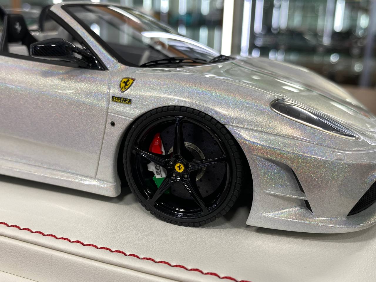 1/18 Resin Ferrari 16M Scuderia Spider Novitec | Davis & Giovanni | Limited 10 pcs | Fantasy White with Italia Stripe