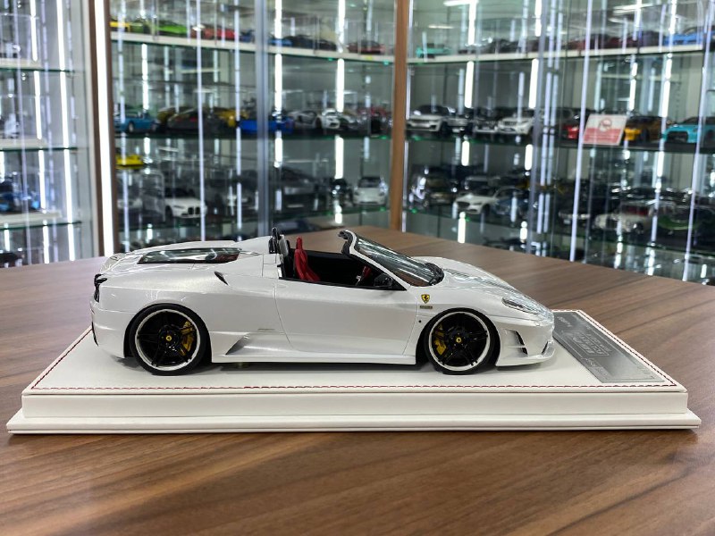 1/18 Ferrari 16M Scuderia Spider Novitec | Davis & Giovanni | Limited 10 pcs | Pearl White with Italia Stripe