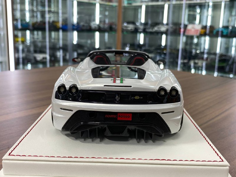 1/18 Ferrari 16M Scuderia Spider Novitec | Davis & Giovanni | Limited 10 pcs | Pearl White with Italia Stripe