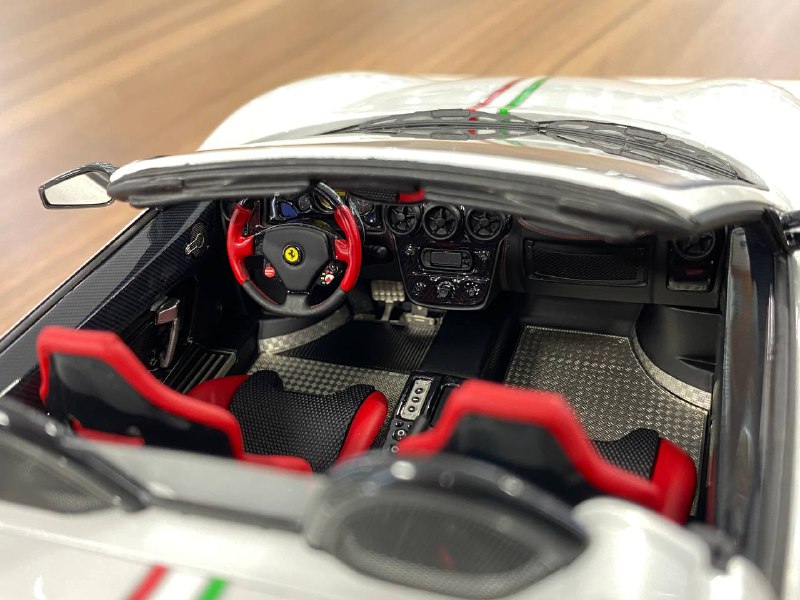 1/18 Ferrari 16M Scuderia Spider Novitec | Davis & Giovanni | Limited 10 pcs | Pearl White with Italia Stripe