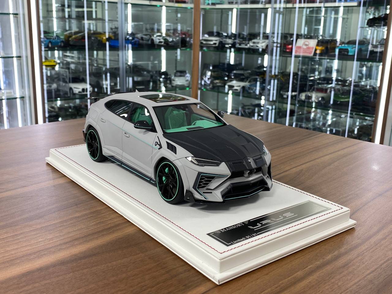1/18 Resin Lamborghini Urus Mansory | Davis & Giovanni | Limited 1 of 1 | Matt Gray Tiffany