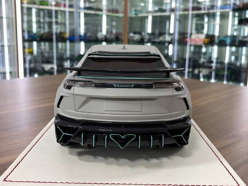 1/18 Resin Lamborghini Urus Mansory | Davis & Giovanni | Limited 1 of 1 | Matt Gray Tiffany