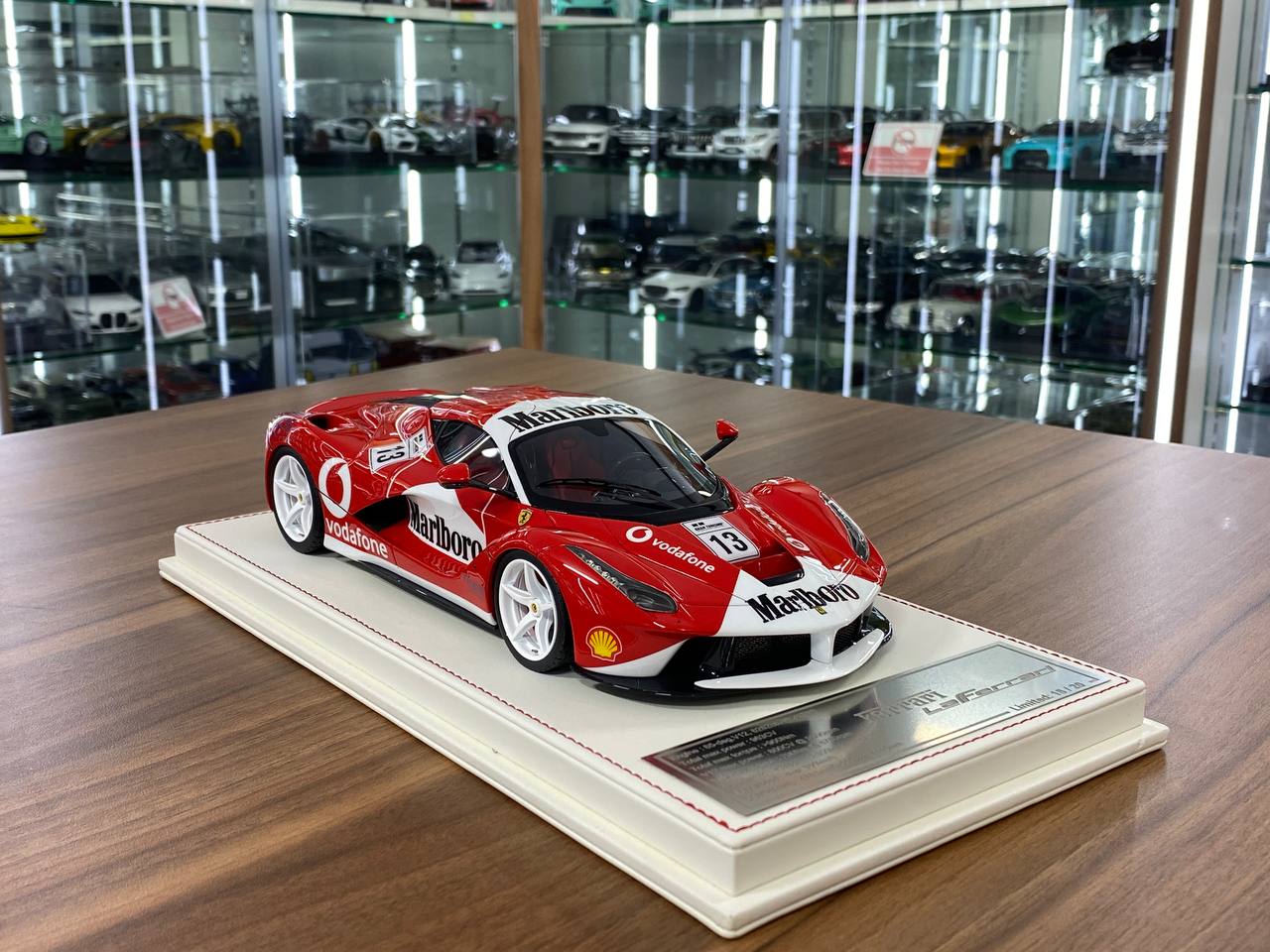 1/18 Resin – Ferrari LaFerrari | Davis & Giovanni | Limited 20 pcs | Marlboro Red / White Decal