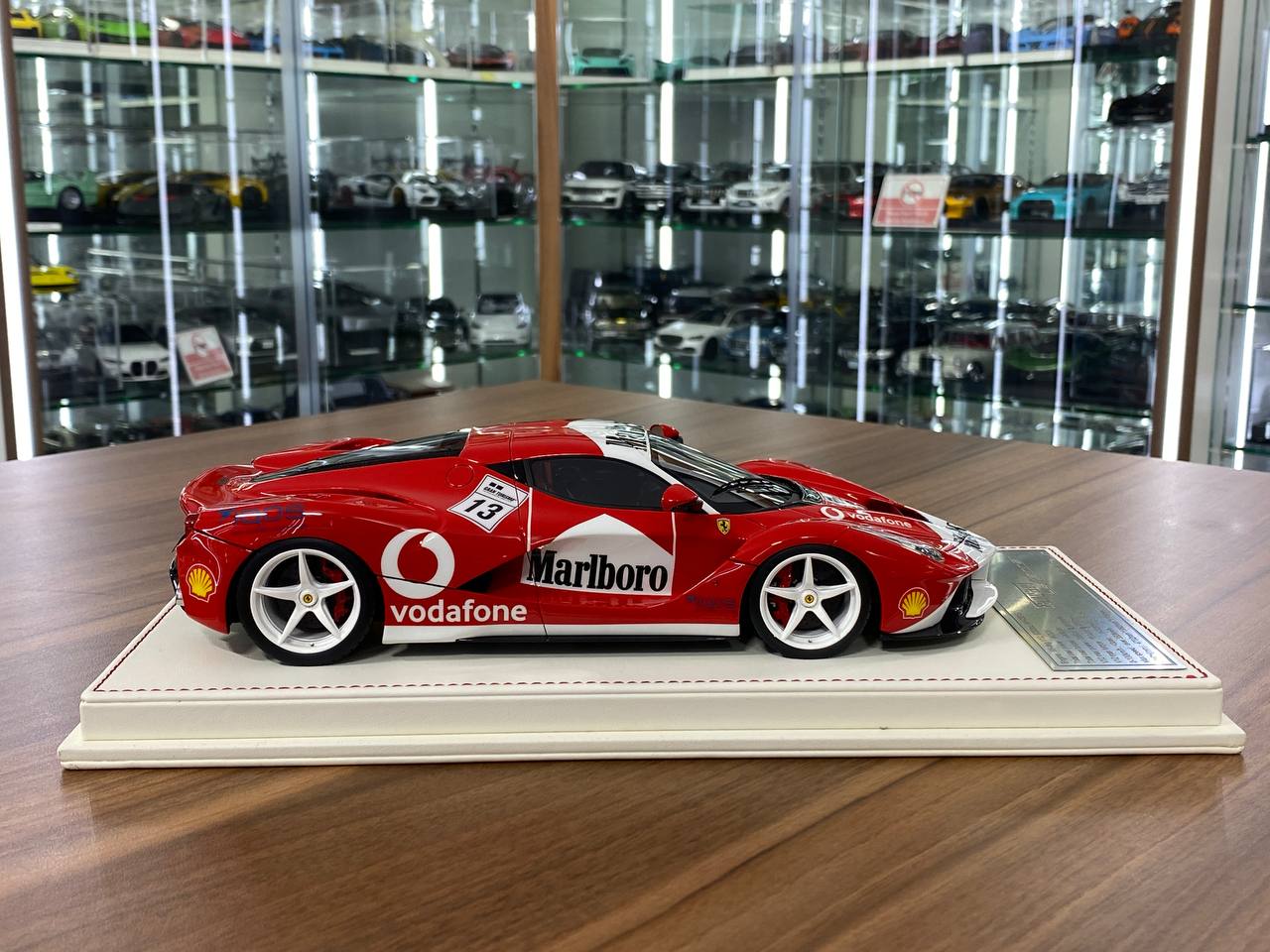 1/18 Resin – Ferrari LaFerrari | Davis & Giovanni | Limited 20 pcs | Marlboro Red / White Decal