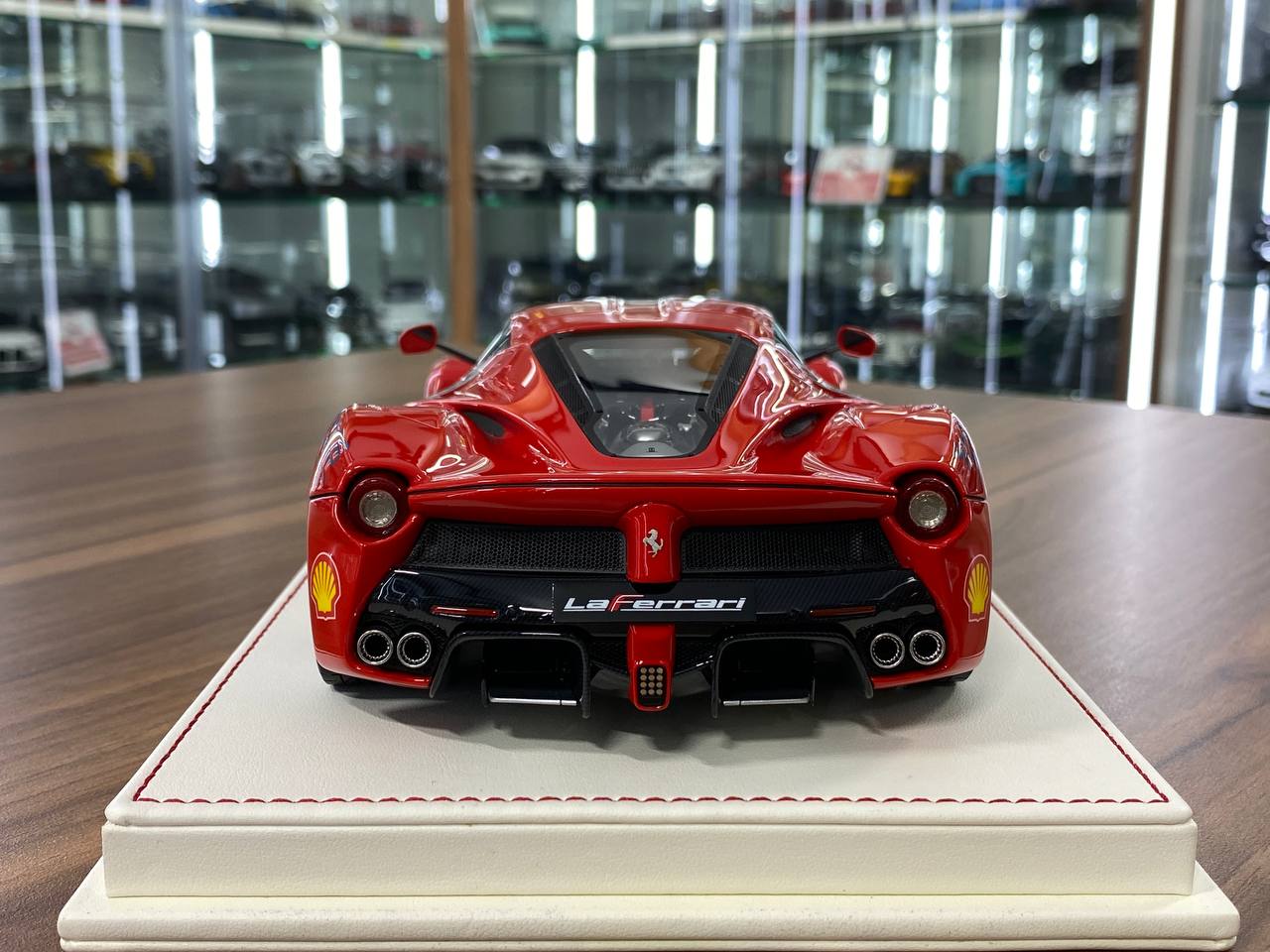 1/18 Resin – Ferrari LaFerrari | Davis & Giovanni | Limited 20 pcs | Marlboro Red / White Decal