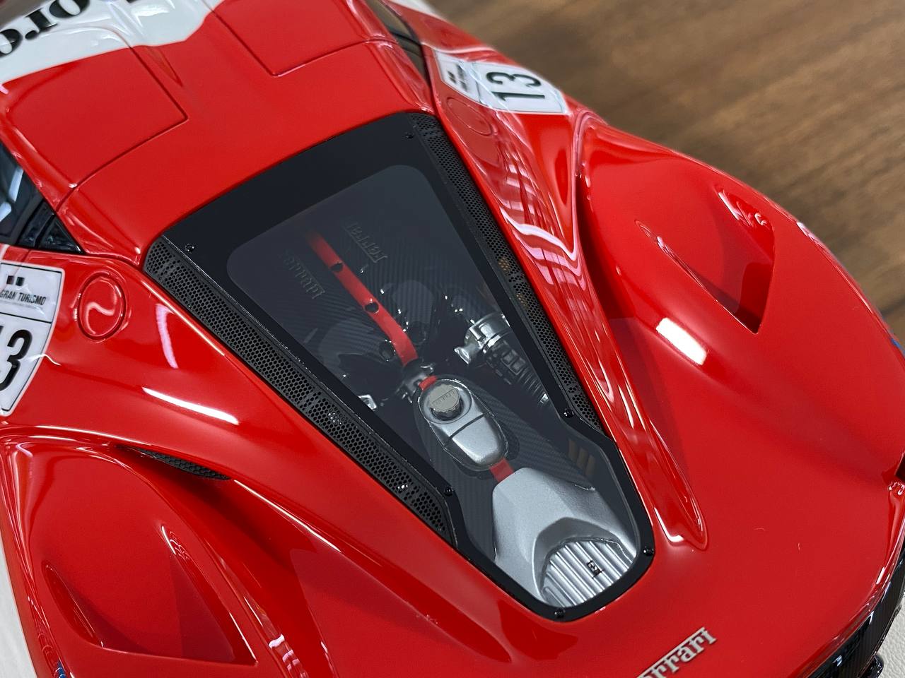 1/18 Resin – Ferrari LaFerrari | Davis & Giovanni | Limited 20 pcs | Marlboro Red / White Decal