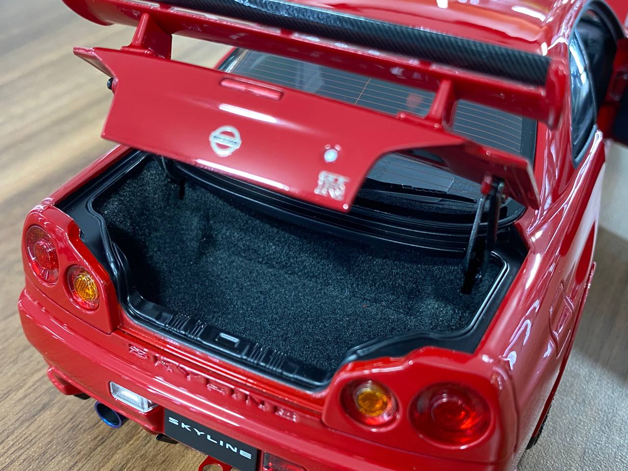 1/18 Diecast – Nissan Skyline GT-R R34 Customized Version | MotorHelix | Limited 399 pcs | Active Red