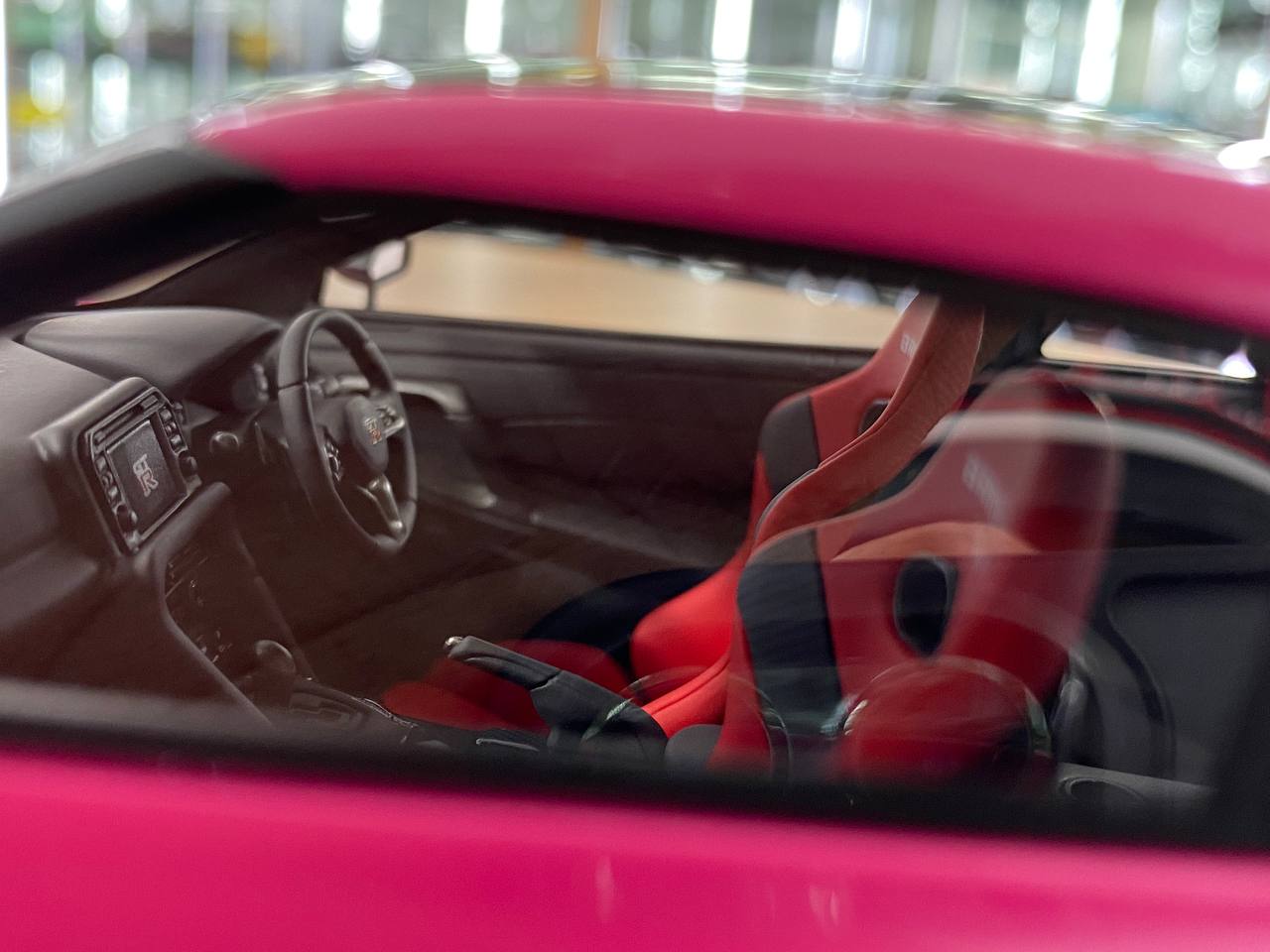 1/18 Resin – Nissan R35 Nismo GT-RR LBWK (Pink Metallic / Black-White Livery) by Davis & Giovanni – Limited 10 pcs