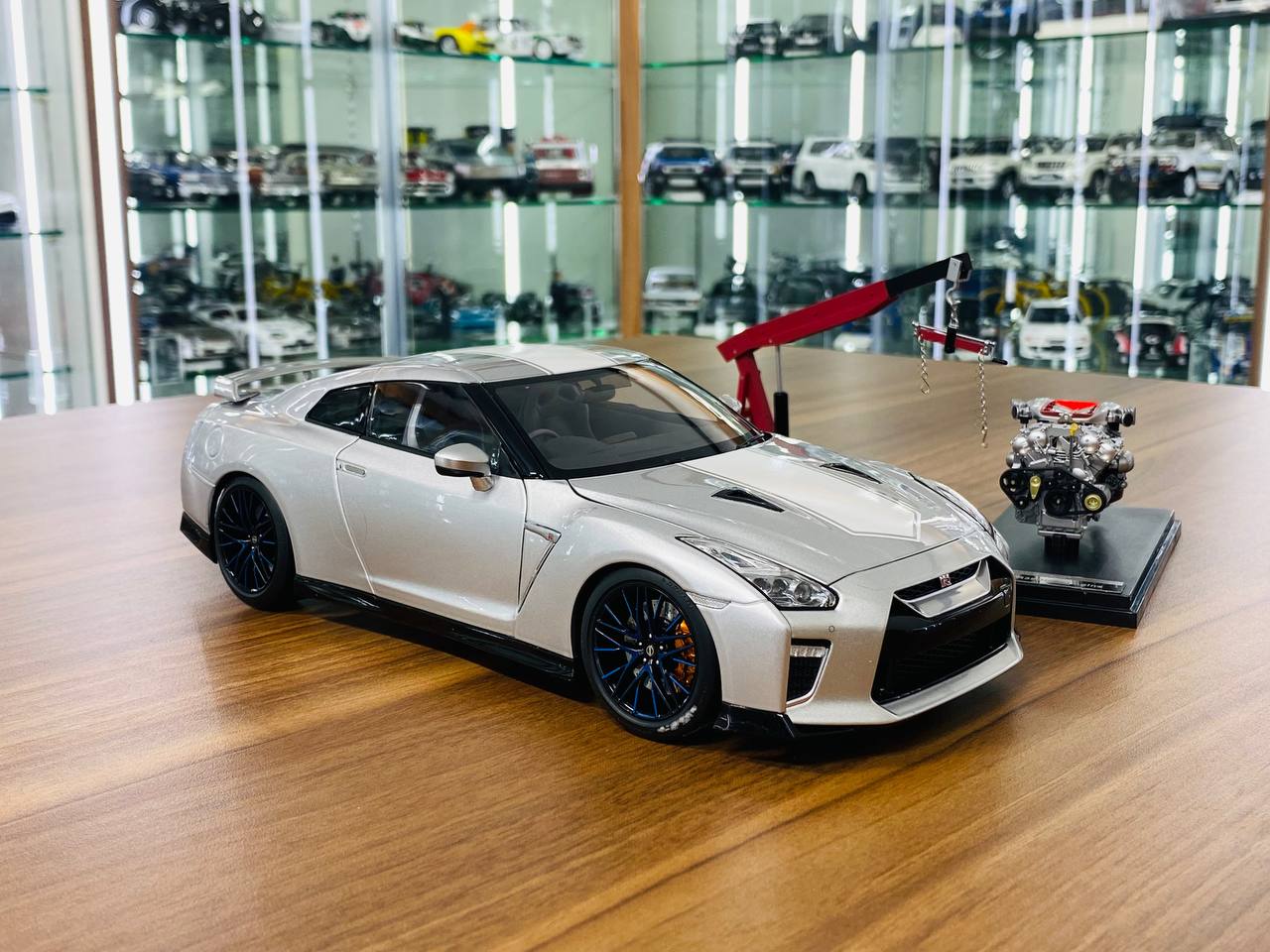 MotorHelix 1:18 Nissan GT-R R35 50e anniversaire 2019, modèle MotorHelix 1:18 Nissan GT-R R35 50e anniversaire 2019, modèle