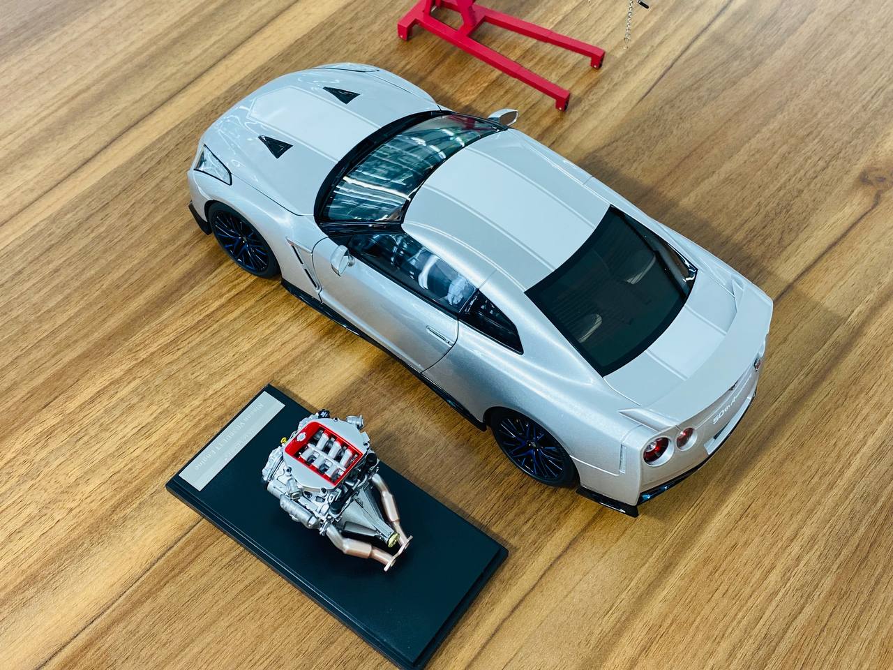 1/18 Diecast MotorHelix Nissan GT-R R35 50th Anniversary in Silver Ultimate Metal, Limited to 599 Pieces