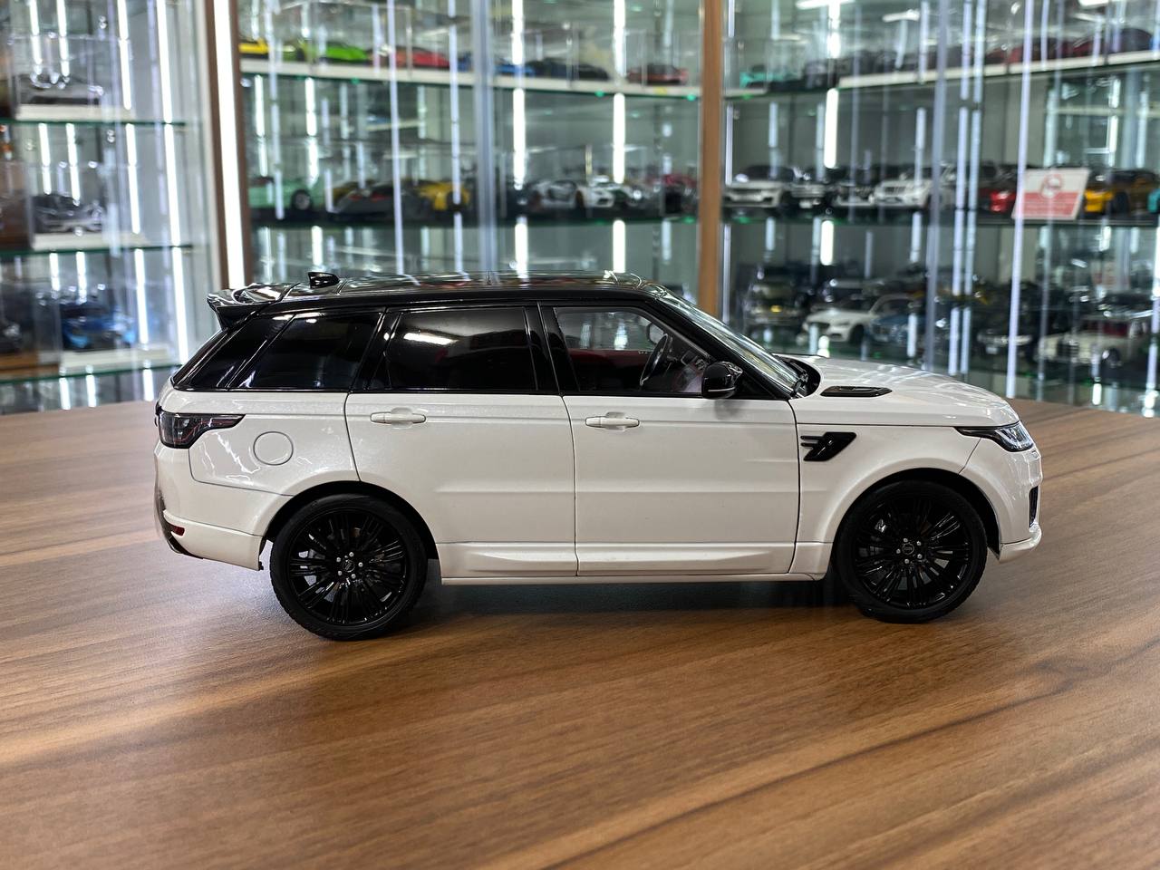 1/18 Diecast Whelart Land Rover Range Rover SPORT 2018 White| Full opening