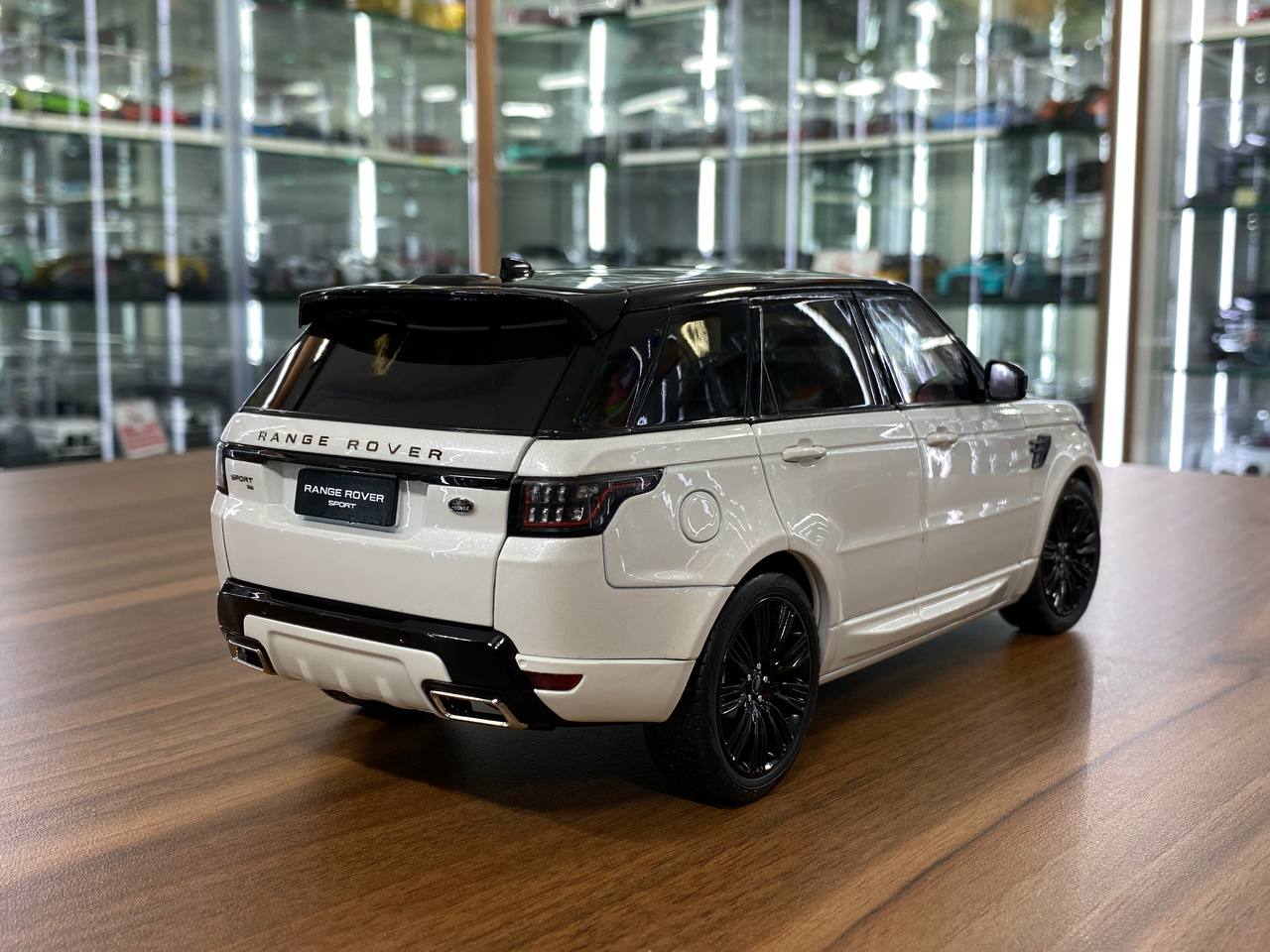 1/18 Diecast Whelart Land Rover Range Rover SPORT 2018 White| Full opening