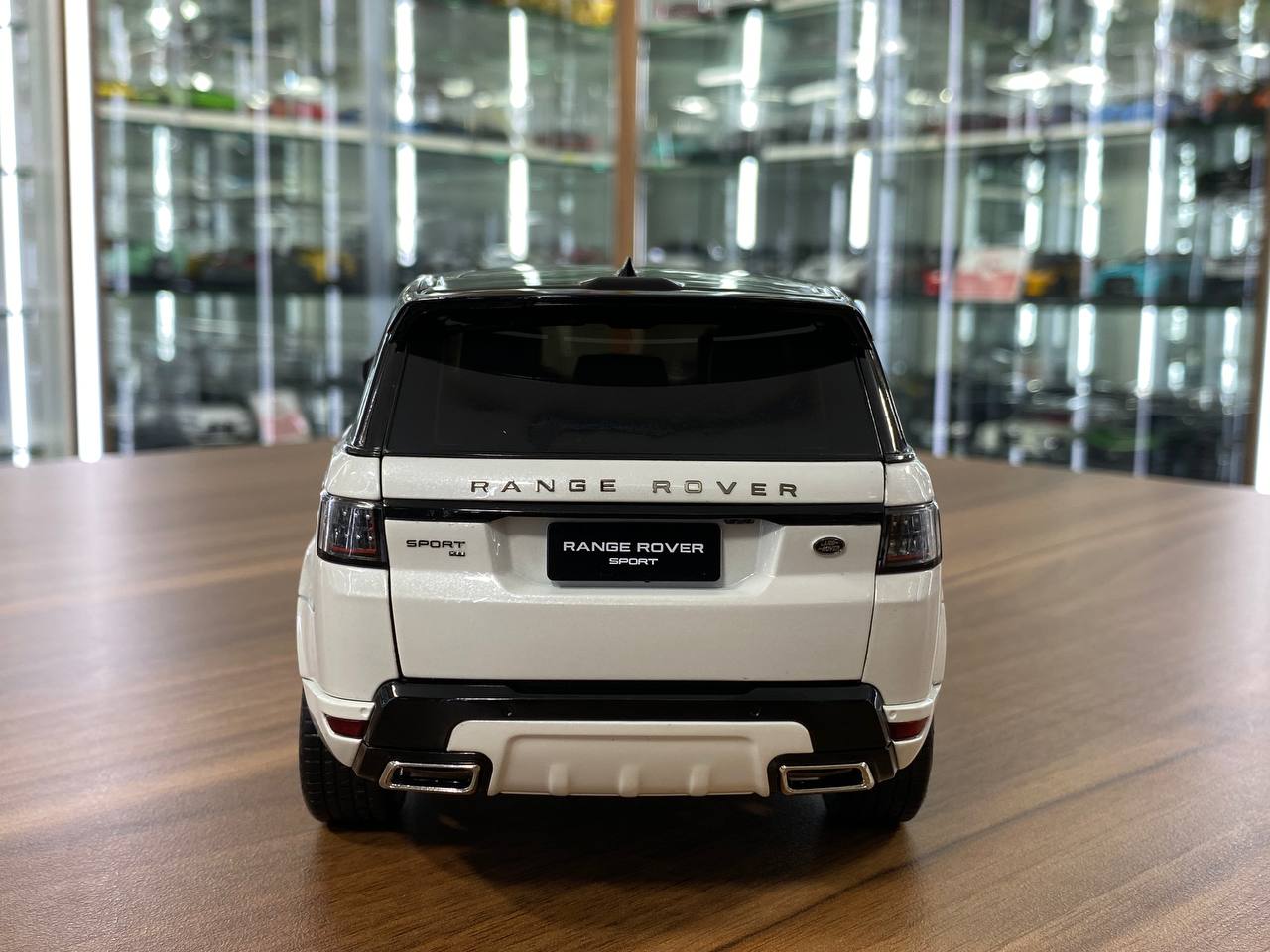 1/18 Diecast Whelart Land Rover Range Rover SPORT 2018 White| Full opening
