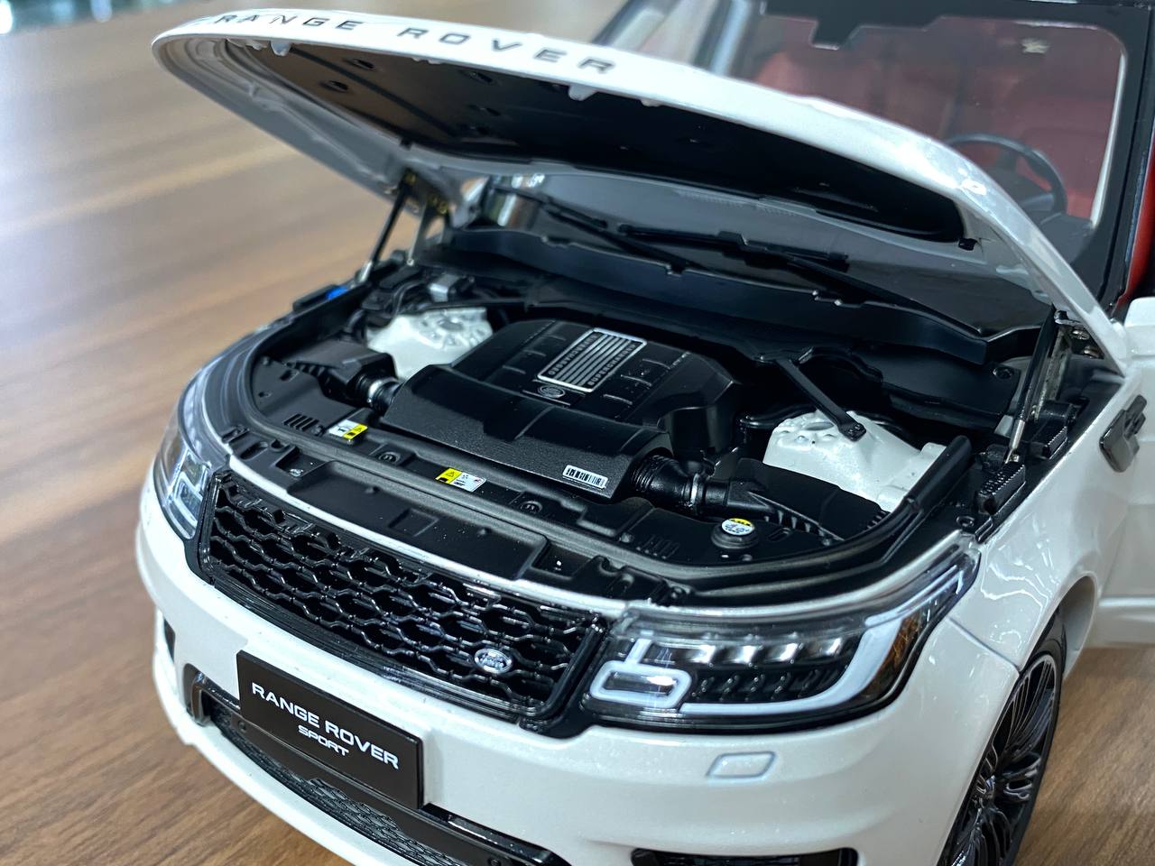 1/18 Diecast Whelart Land Rover Range Rover SPORT 2018 White| Full opening