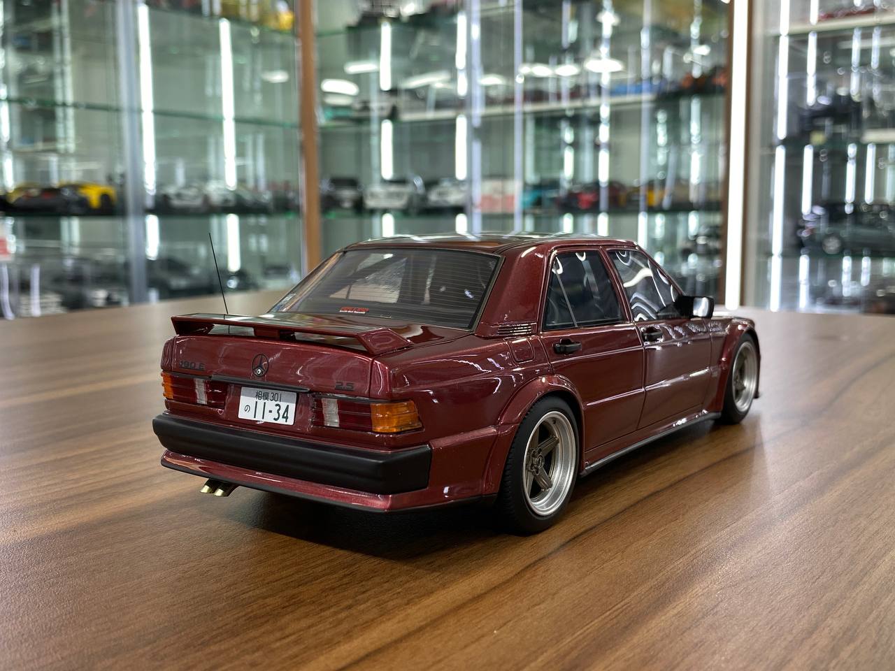 1/18 Resin Model – Mercedes Benz 190E RAUH-Welt Republik 2.6-16 | OttO Mobile | Red | Limited 3000