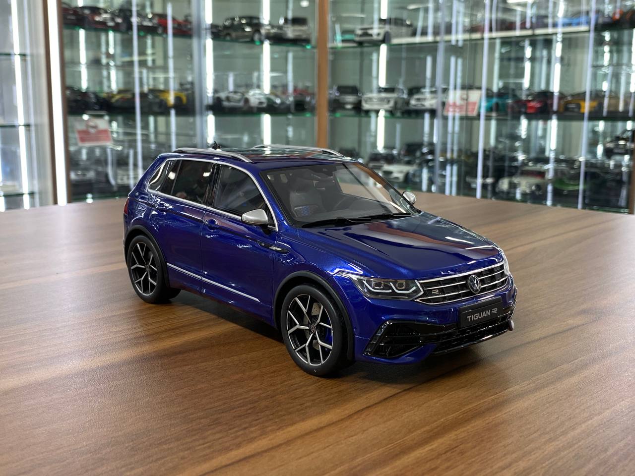 1/18 Resin Model OttO Mobile Volkswagen Tiguan R – Blue – Limited 1500 pcs