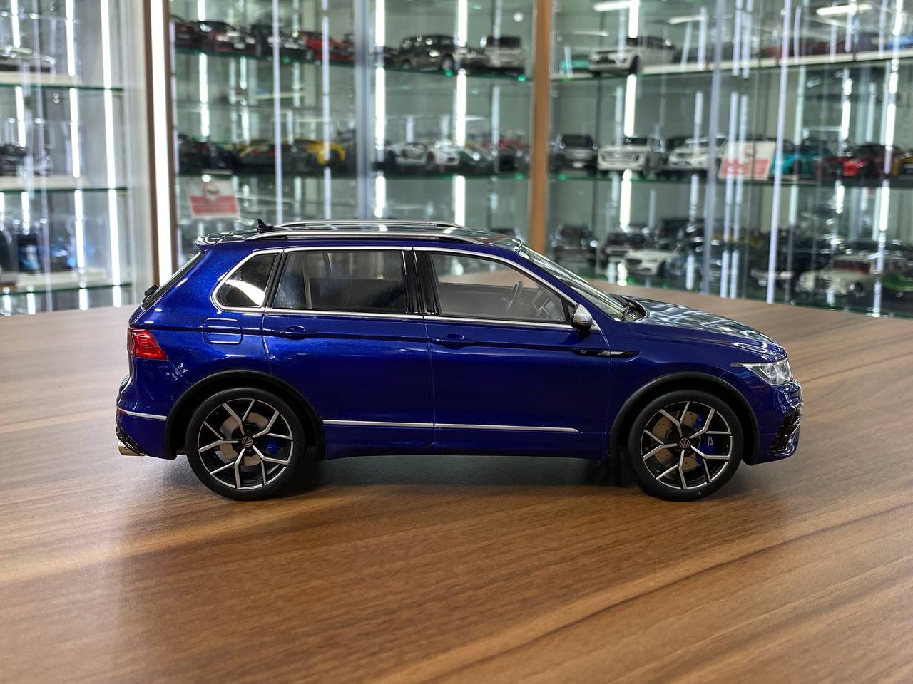 1/18 Resin Model OttO Mobile Volkswagen Tiguan R – Blue – Limited 1500 pcs