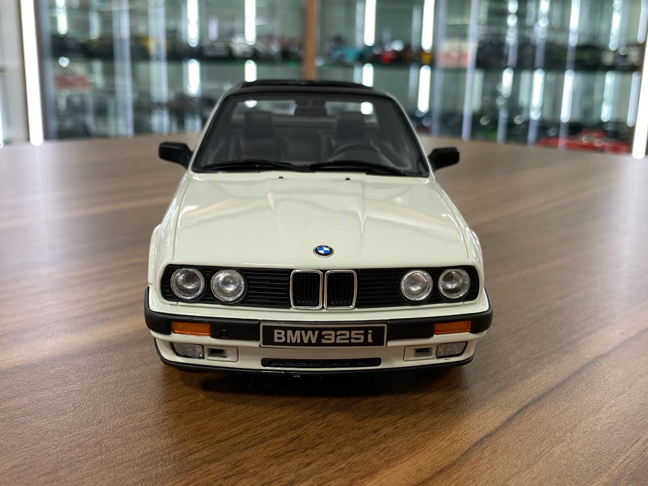 1/18 Resin Model OttO Mobile BMW 325i TC2 Baur E30 – White – Limited 2000 pcs