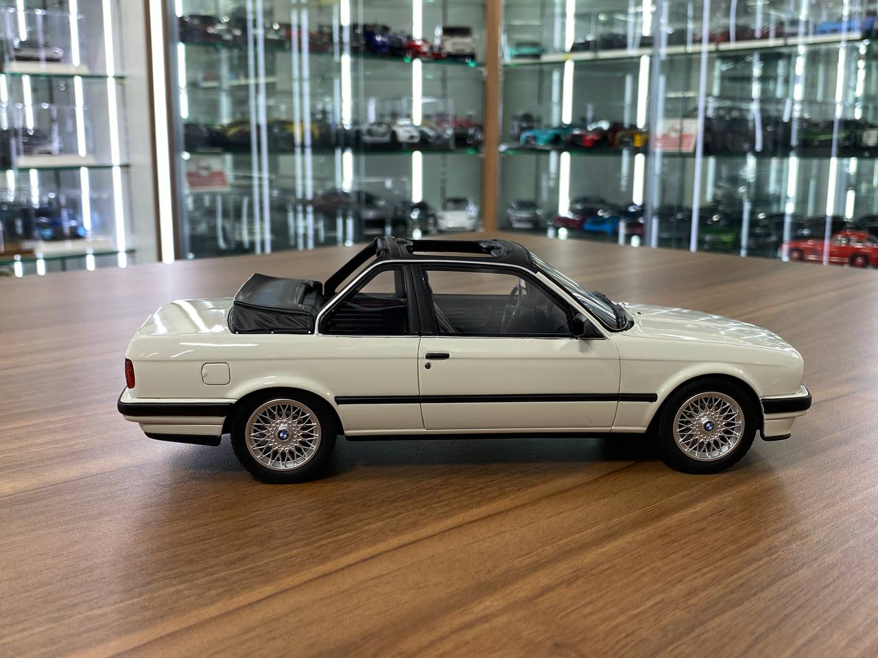 1/18 Resin Model OttO Mobile BMW 325i TC2 Baur E30 – White – Limited 2000 pcs