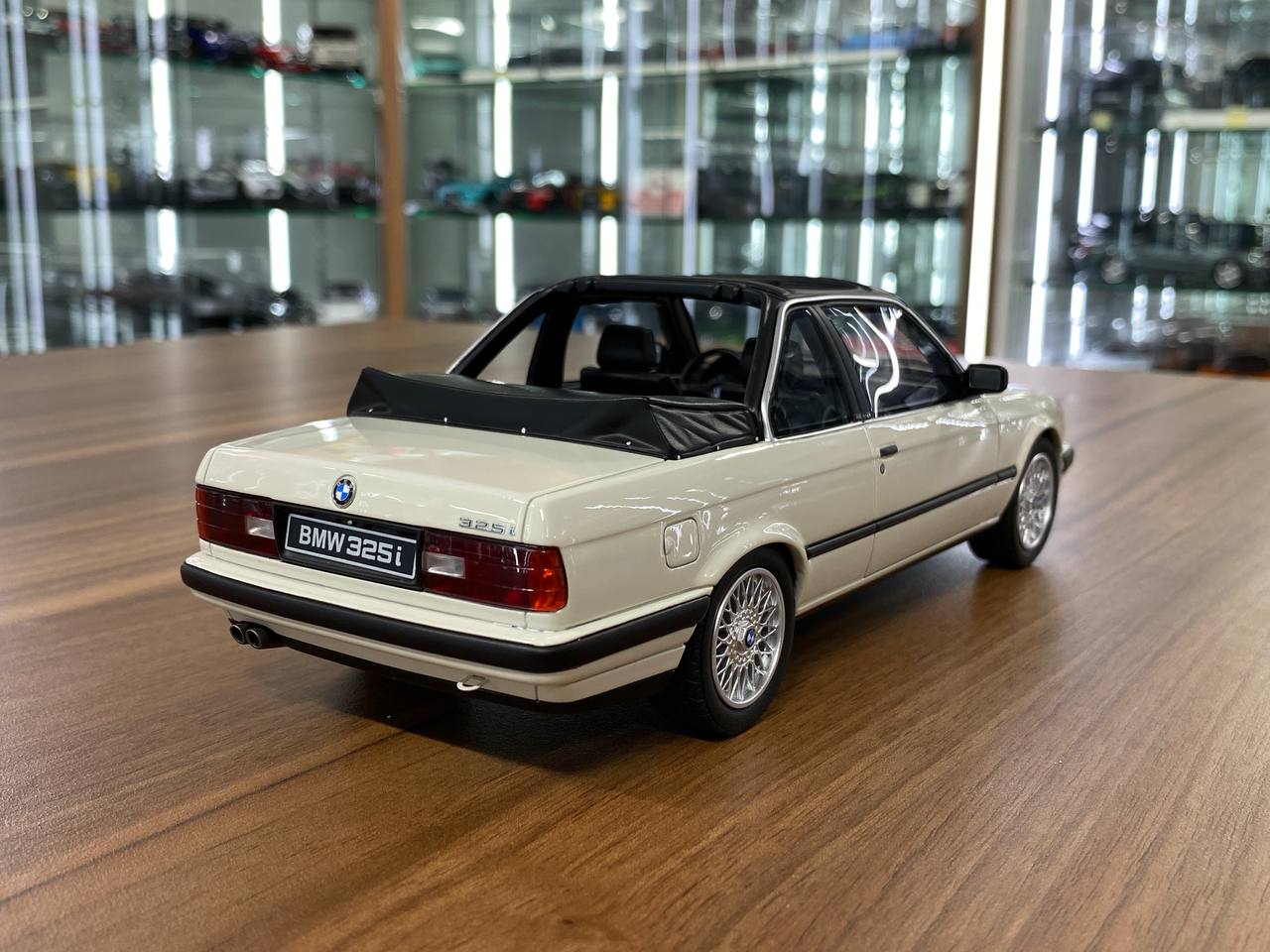 1/18 Resin Model OttO Mobile BMW 325i TC2 Baur E30 – White – Limited 2000 pcs