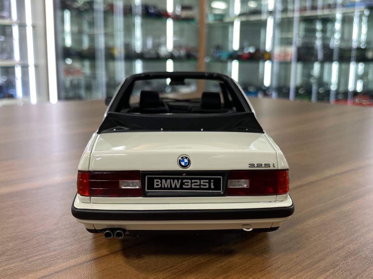 1/18 Resin Model OttO Mobile BMW 325i TC2 Baur E30 – White – Limited 2000 pcs
