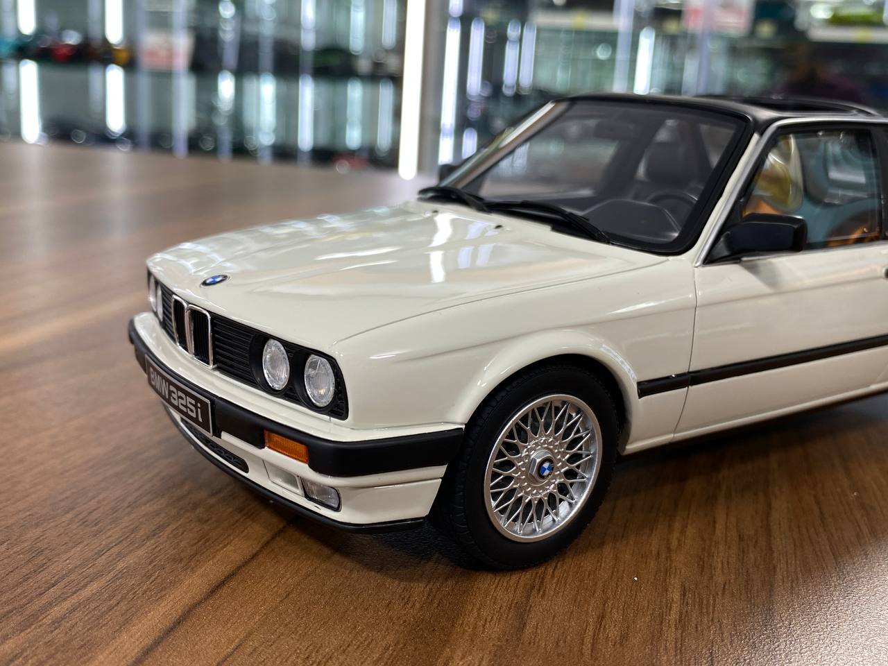 1/18 Resin Model OttO Mobile BMW 325i TC2 Baur E30 – White – Limited 2000 pcs