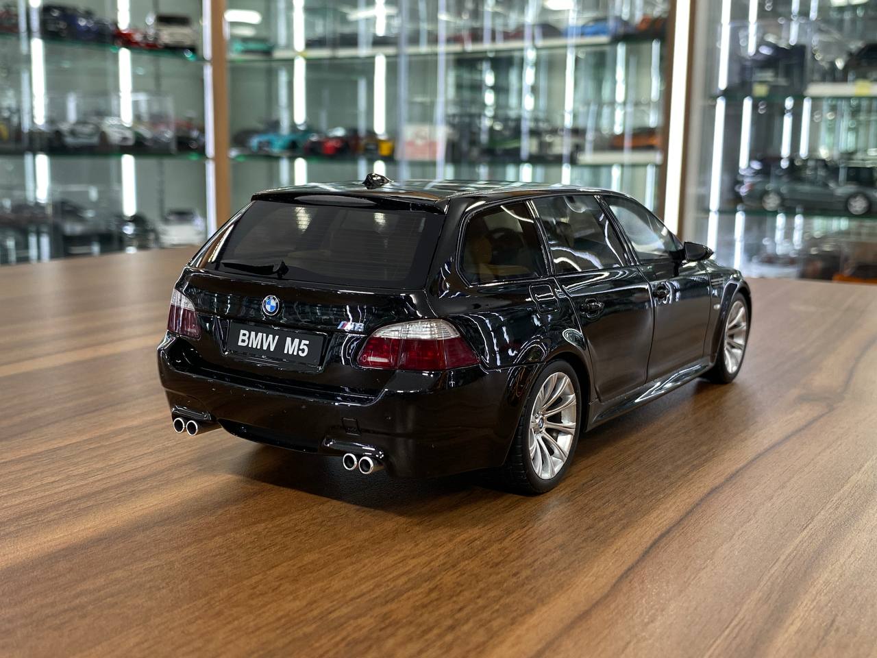 1/18 Resin Model OttO Mobile BMW M5 E61 Touring 2004 – Black – Limited 4000 pcs