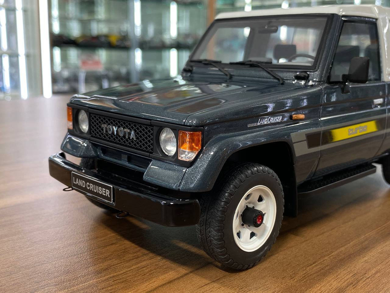 1/18 Resin Model OttO Mobile Toyota Land Cruiser Turbo (LJ73) 1987 – Grey Blue – Limited 3000 pcs