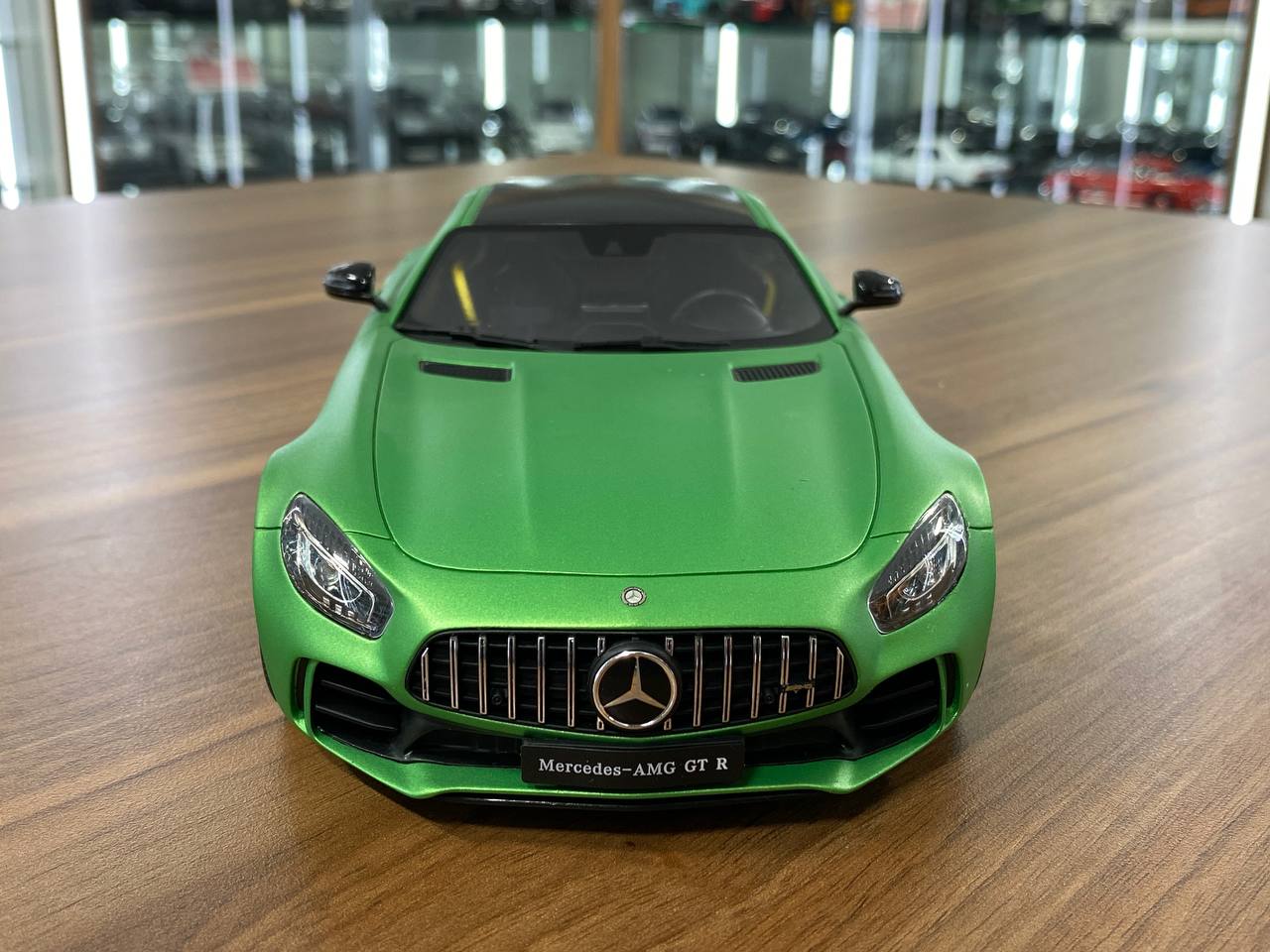 1/18 Resin Model GT Spirit Mercedes Benz AMG GT R V8 Biturbo 2017 – Green – Limited 999 pcs