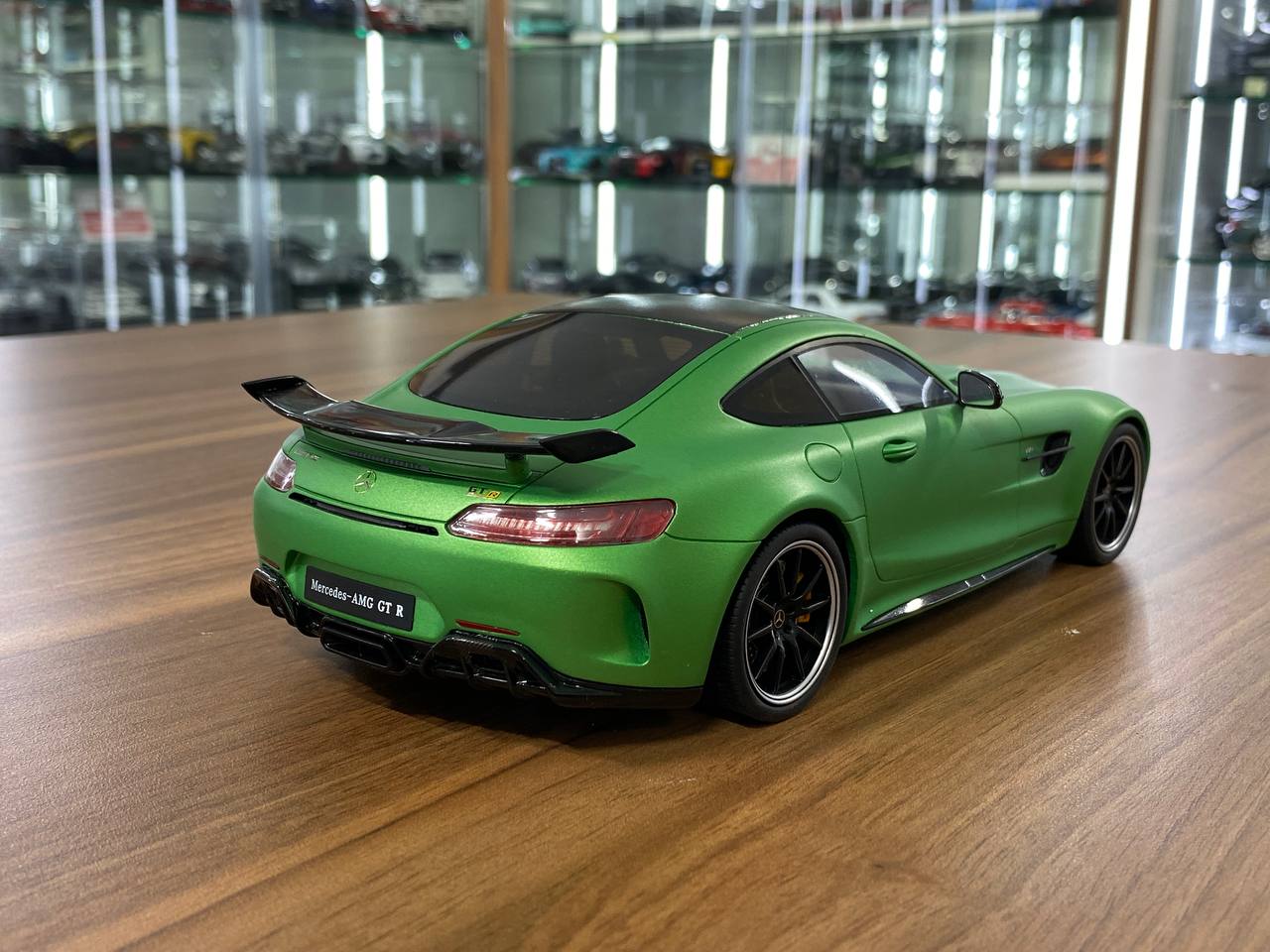 1/18 Resin Model GT Spirit Mercedes Benz AMG GT R V8 Biturbo 2017 – Green – Limited 999 pcs