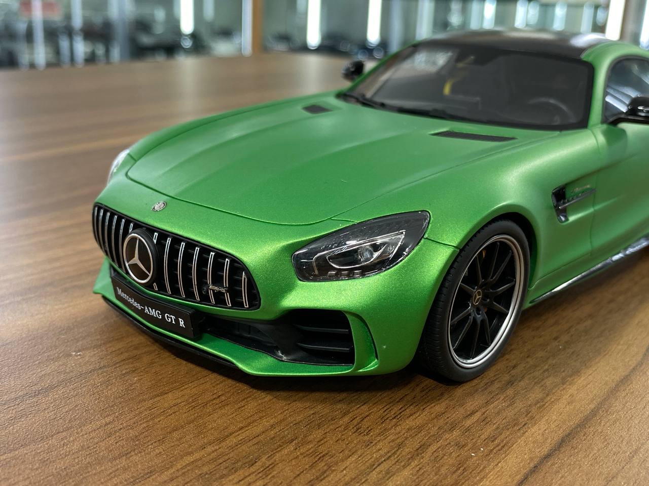 1/18 Resin Model GT Spirit Mercedes Benz AMG GT R V8 Biturbo 2017 – Green – Limited 999 pcs